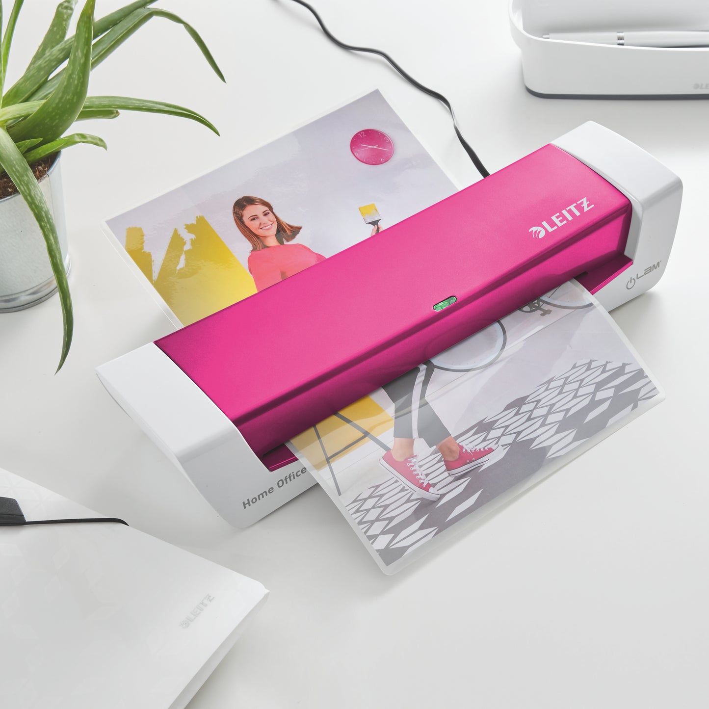 Plastifikator Leitz Ilam Home Office A4, roza