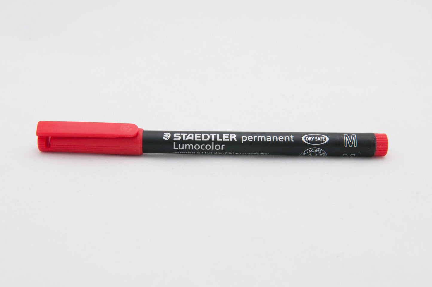 Permanentni marker Staedtler Lumocolor 317-2 M, rdeč