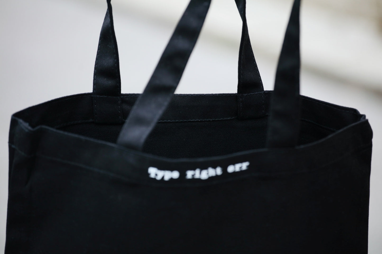 Vrečka Kdor bere poezijo, lažje prebere življenje