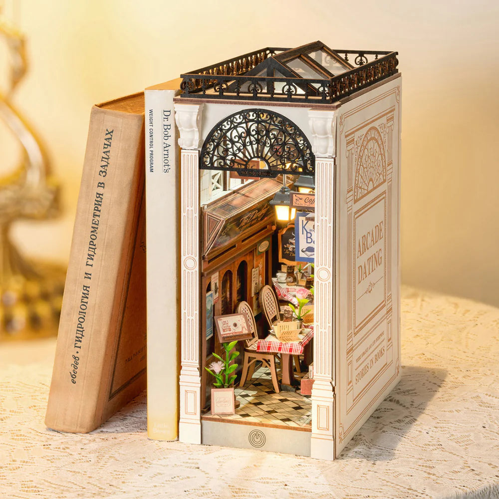 3D sestavljanka in držalo za knjige Book Nook, Arcade Dating