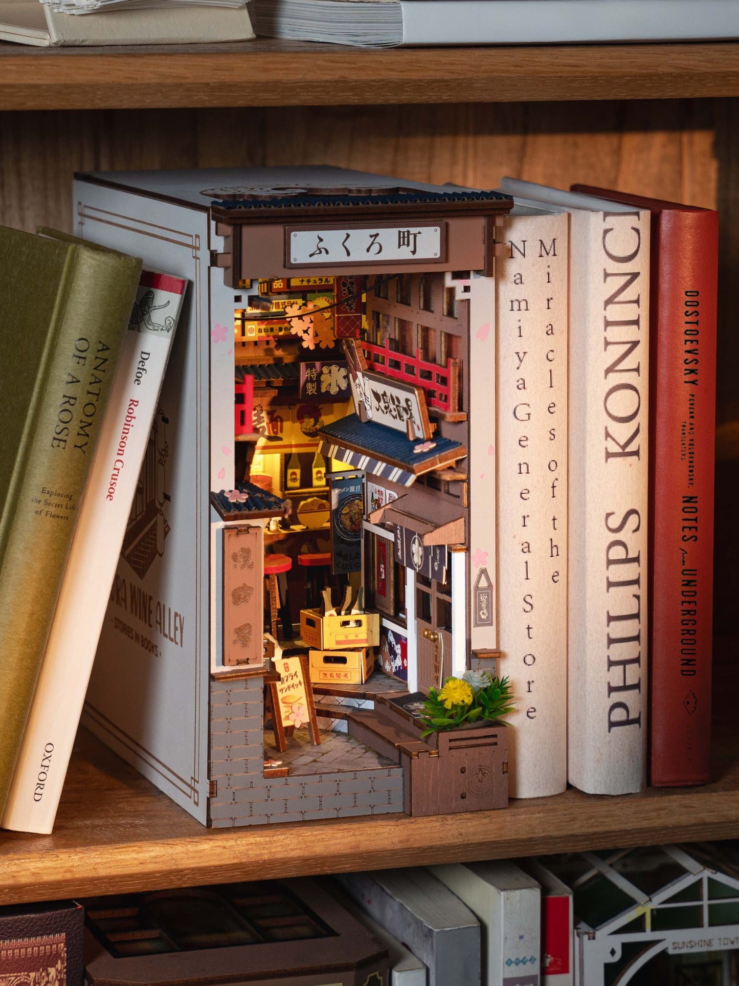 3D sestavljanka in držalo za knjige Book Nook, Sakura Wine Alley