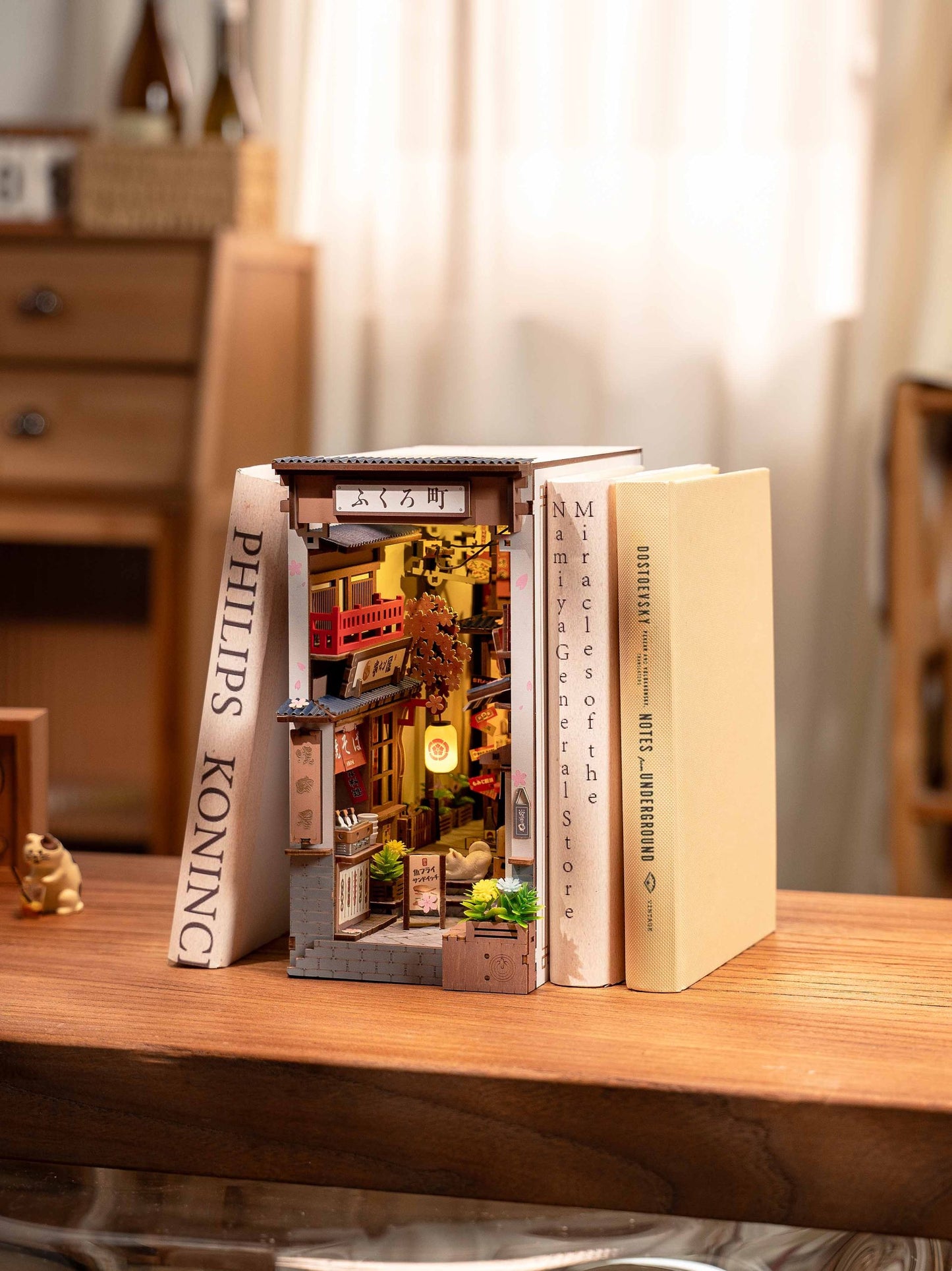 3D sestavljanka in držalo za knjige Book Nook, Sakura Wine Alley