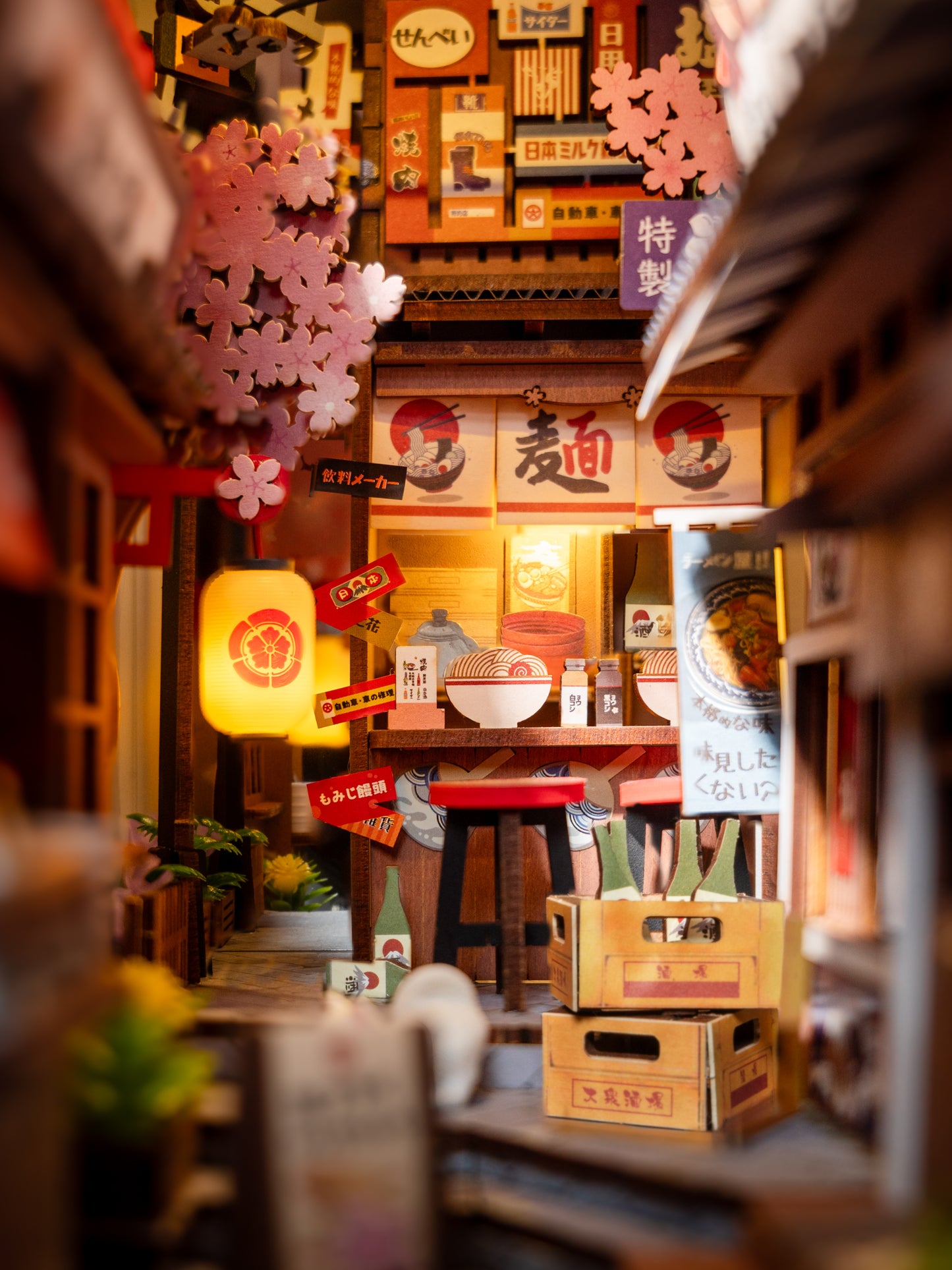 3D sestavljanka in držalo za knjige Book Nook, Sakura Wine Alley