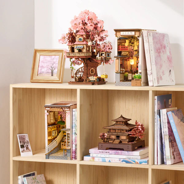 3D sestavljanka in držalo za knjige Book Nook, Sakura Pavilion