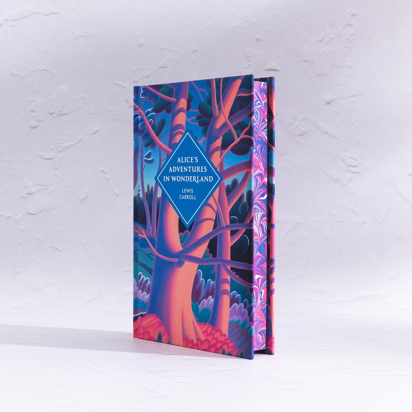 Alice's Adventures in Wonderland and Through the Looking Glass (Vintage Collector's Classics)