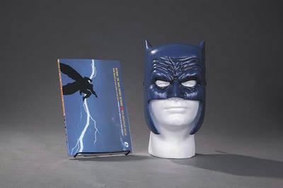 Dark Knight Returns Book & Mask Set